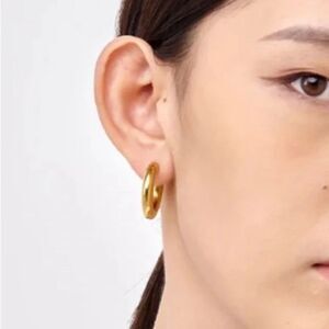 Classic Chunky Style Round Gold Hoop Earrings